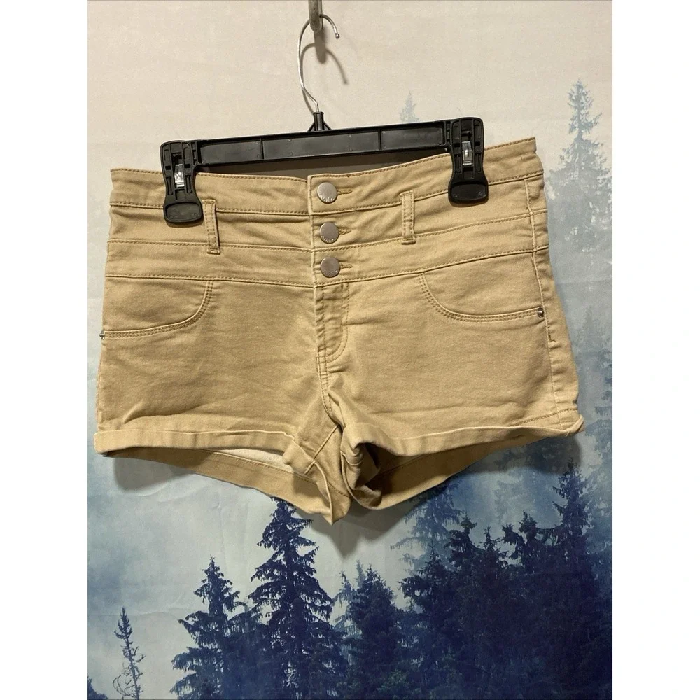 No Boundaries Juniors Size 13 Tan Stretchable Shorts 3 Button Up Closure